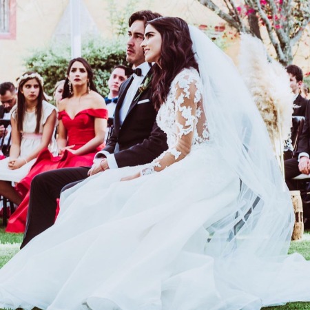 Fernando Schoenwald and Barbara De Regil's wedding picture.